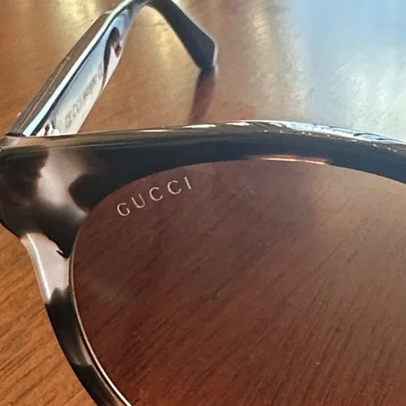 Gucci Black and Brown tourtoise shell frame Women's Sunglasses, authentic - Picture 3 of 14